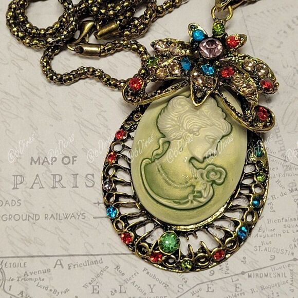 CAMEO  Pendant Necklace with multicolored Crystals - Picture 2 of 9